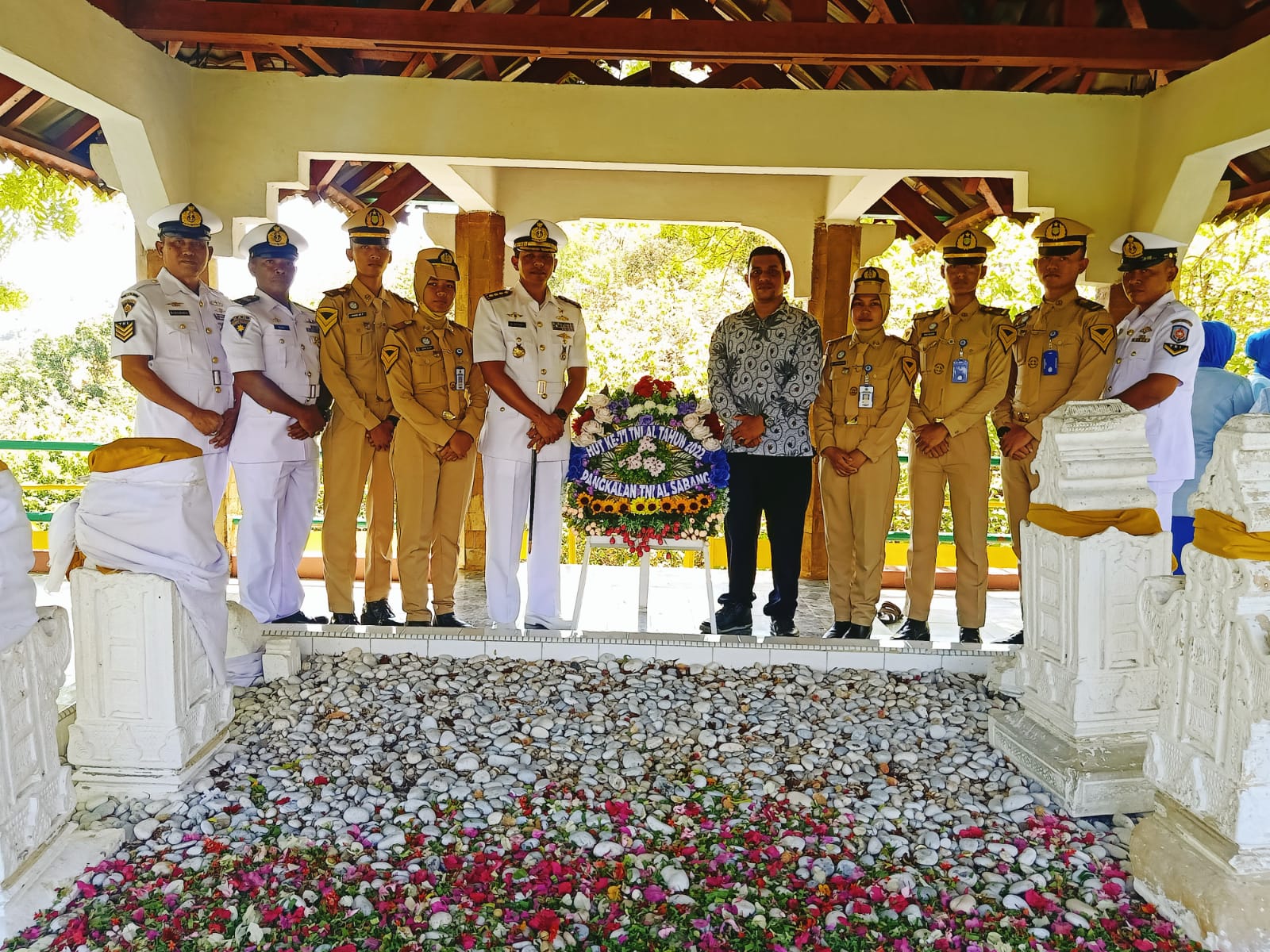 Kenang Jasa Pahlawan, Lanal Sabang Ziarah Ke Makam Pahlawan Laksamana ...